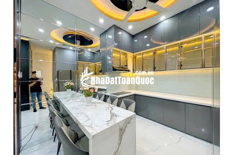 Bán ngôi nhà Hẻm Xe Hơi 7M - 4 Tầng - 5PN - Huỳnh Tấn Phát - Chỉ Nhỉnh 7T