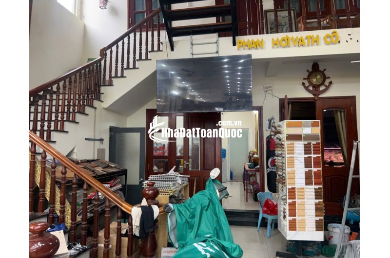 VỪA Ở, VỪA LÀM VP KD, SHOWROOM
Bán nhà 3 tầng mặt tiên đường lê Hồng Phong, Nam Nha Trang (Phước long cũ)