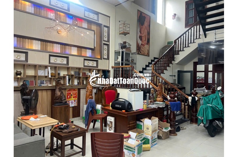 VỪA Ở, VỪA LÀM VP KD, SHOWROOM
Bán nhà 3 tầng mặt tiên đường lê Hồng Phong, Nam Nha Trang (Phước long cũ)