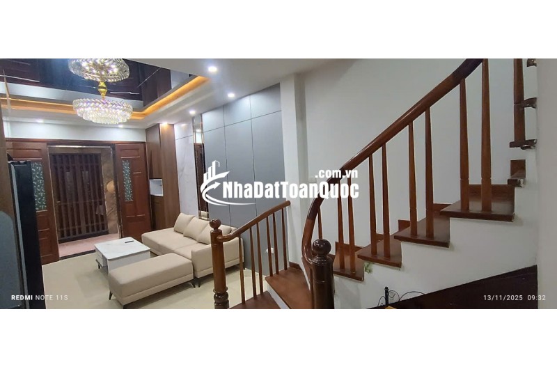 Bán Nhà 34m2- 5 tầng, full nội thất cao cấp– Đường Láng – Đống Đa– Ngõ Nông