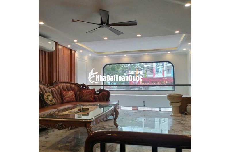 Bán nhà Nguyễn Văn Linh. 50m . Không cõ căn thứ hai. Gần trường,chợ , vinhome . Có thể kinh doanh được. Nhà 7 tầng có thang máy, full nội thất . Chủ