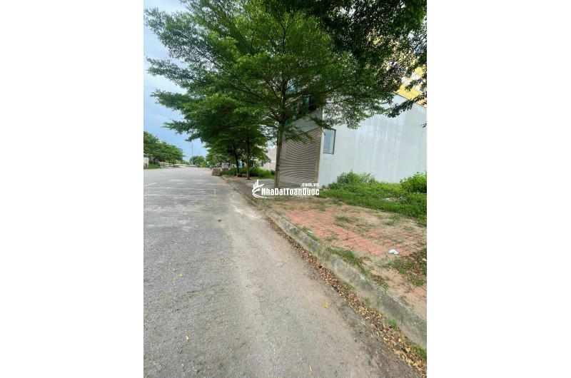 SIÊU PHẨM TRUNG TÂM VAI RÉO – PHÚ CÁT – HOÀ LẠC
DÀNH CHO BÁC NÀO ĐANG TÌM LÔ ĐẸP ĐỂ Ở HOẶC ĐẦU TƯ