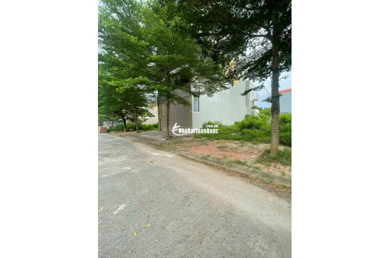 SIÊU PHẨM TRUNG TÂM VAI RÉO – PHÚ CÁT – HOÀ LẠC
DÀNH CHO BÁC NÀO ĐANG TÌM LÔ ĐẸP ĐỂ Ở HOẶC ĐẦU TƯ