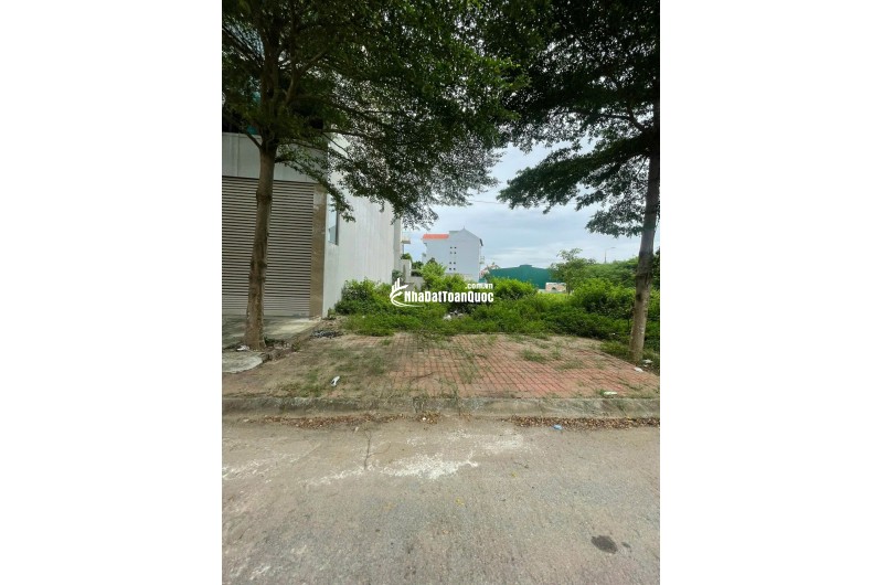 SIÊU PHẨM TRUNG TÂM VAI RÉO – PHÚ CÁT – HOÀ LẠC
DÀNH CHO BÁC NÀO ĐANG TÌM LÔ ĐẸP ĐỂ Ở HOẶC ĐẦU TƯ