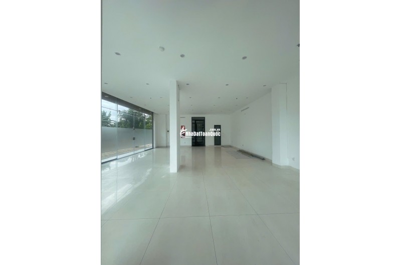 Cho thuê mặt bằng đường mai hắc đế đà nẵng 2 mặt tiền vị trí chợ đêm cầu rồng