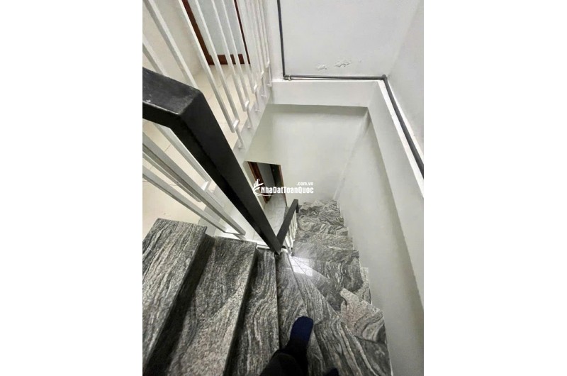 MẶT NGÕ KINH DOANH TẤP NẬP - Ô TÔ RA VÀO THOẢI MÁI - TRUNG TÂM ĐỐNG ĐA