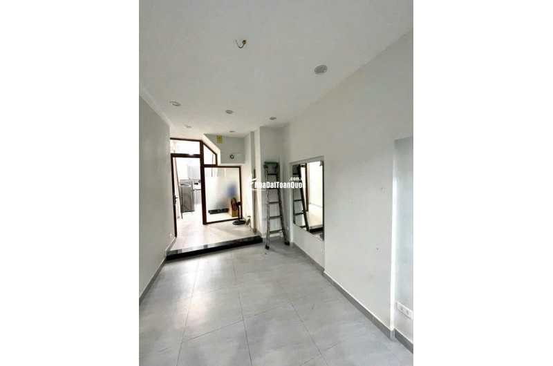 MẶT NGÕ KINH DOANH TẤP NẬP - Ô TÔ RA VÀO THOẢI MÁI - TRUNG TÂM ĐỐNG ĐA