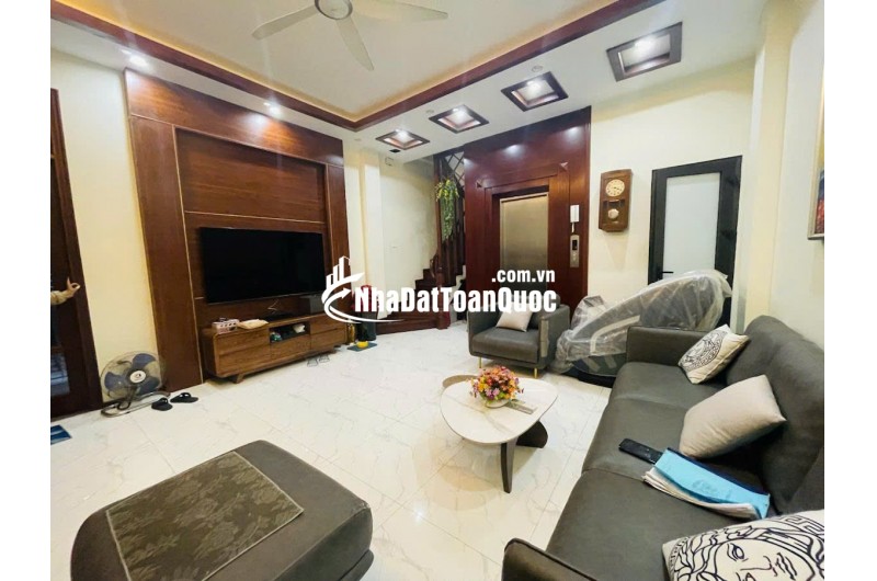 CHỦ CẦN THANH KHOẢN – HẠ CHÀO 1 TỶ – BÁN GẤP NHÀ PHỐ TÂY SƠN! 
44m² – 6 TẦNG THANG MÁY – HAI THOÁNG – CÁCH PHỐ 10M – Ô TÔ ĐỖ CỔNG  - GIÁ SIÊU HỢP LÝ: