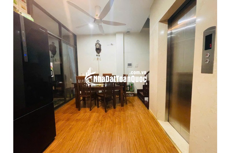 CHỦ CẦN THANH KHOẢN – HẠ CHÀO 1 TỶ – BÁN GẤP NHÀ PHỐ TÂY SƠN! 
44m² – 6 TẦNG THANG MÁY – HAI THOÁNG – CÁCH PHỐ 10M – Ô TÔ ĐỖ CỔNG  - GIÁ SIÊU HỢP LÝ: