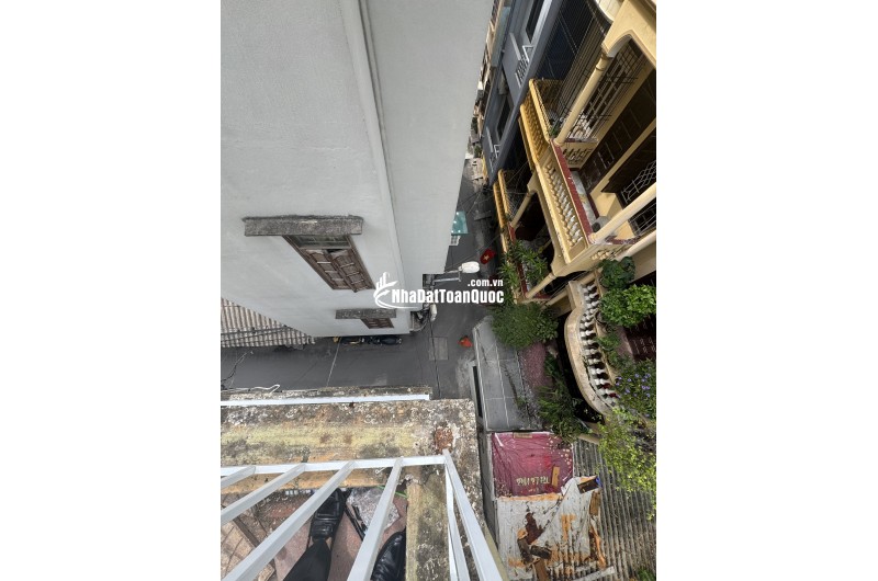 Siêu hiếm – Nhà lô góc Nguyễn Chí Thanh 58m2 – Mặt tiền 4.5m– ô tô vào nhà – Ngõ thông- 26 tỷ.