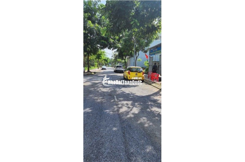 D400 bán rẻ lô đất đẹp khu dân cư đông đúc, khu vực trung tâm thuận tiện nhiều KCN