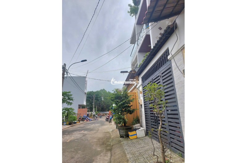 Căn góc 2 mặt tiền đẹp đường Trường Lưu,Long Trường,Quận 9nhỉnh 7ty
- Diện tích 73m ngang 7.5 x dài 10m 
- Kết cấu 1 trệt 2 lầu 4 phòng ngủ