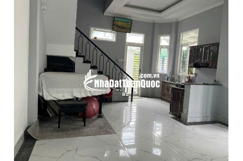 Căn góc 2 mặt tiền đẹp đường Trường Lưu,Long Trường,Quận 9nhỉnh 7ty
- Diện tích 73m ngang 7.5 x dài 10m 
- Kết cấu 1 trệt 2 lầu 4 phòng ngủ