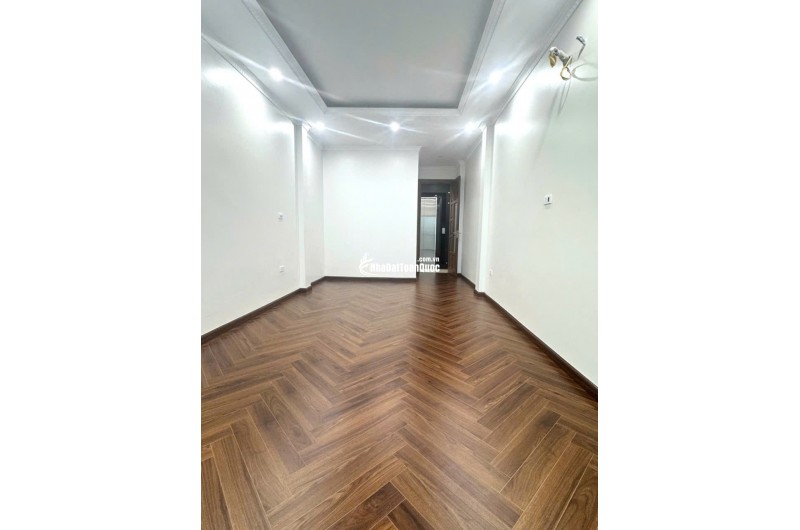 Bán nhà -Định Công Thượng- 37m2 – 6 tầng thang máy – ô tô – kinh doanh – ngõ thông- chào 11.5 tỷ.