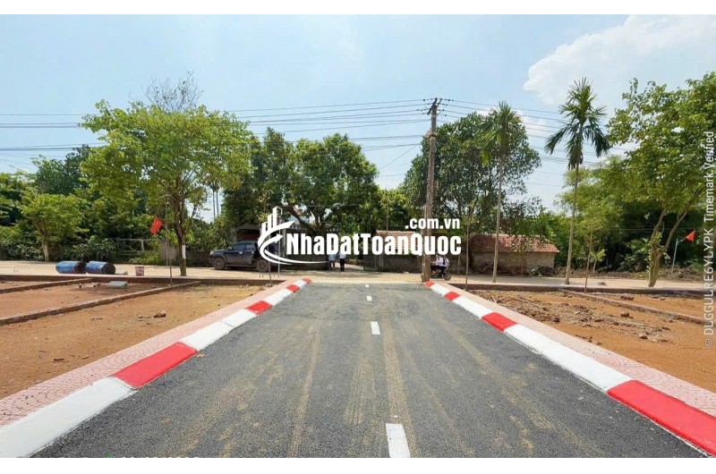 tôi chuyển đổi kinh doanh nên cần tiền bán gấp mảnh đât 300tr đất ở đô thị xung quanh đủ tiện ích