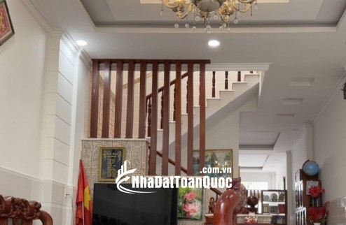 Nhà vị trí siêu đẹp Tăng Nhơn Phú,Phước Long B,  Kết cấu 3 tầng  Thiết kế: sân vườn, gara ô tô 2 cái, bể cá KOI