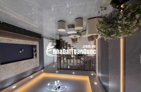  Đại La – 45m – 5 Tầng – Mặt Tiền 5m – Giá: 10.8 Tỷ