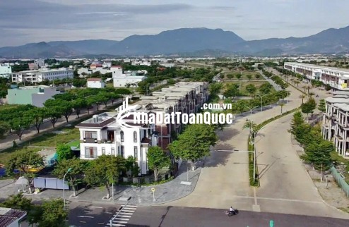 Bán đất thổ cư 250m2 đường Nguyễn Tất Thành, Liên Chiểu, Đà Nẵng. Giá 8 tỷ, sổ đỏ, hướng Đông Nam. LH: 0877661879