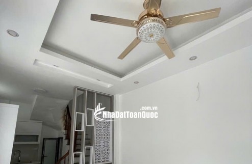 Bán nhà Đức Giang, 30m, Tiện ích ngập tràn, Nhà mới xây. Nội thất cơ bản . Sổ đỏ cất két. Gía chỉ 6x tỷ ( có tl)