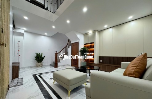 BÁN NHÀ NGỌC LÂM – FULL NỘI THẤT – 30M² – 6 TẦNG – GIÁ 8.3 TỶ