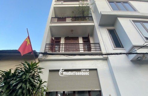 Bán nhà phân lô Ngọc Thụy – Long Biên. Diện tích 55m², 4 tầng, mặt tiền 4m, ô tô tránh, có ô chờ thang máy, giá 15.x tỷ.