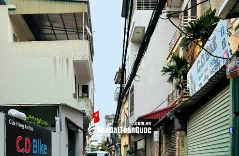 Bán nhà Phố Trạm, Long Biên – 30m² – 5 tầng – 7.x  tỷ – Ngõ ô tô đi qua nhà