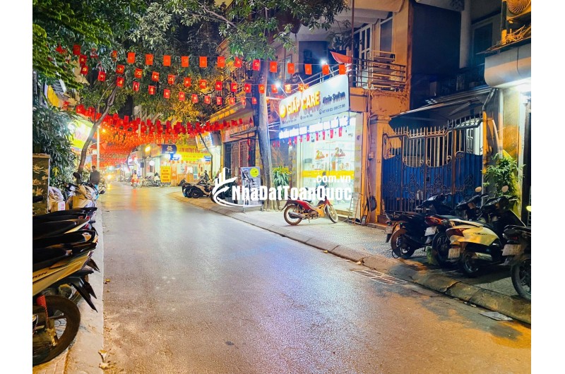 BÁN NHÀ TẠI PHỐ NGỌC LÂM - PHỐ VIP - MẶT NGÕ Ô TÔ TRÁNH - KINH DOANH ĐỈNH - VỈA HÈ RỘNG 2 BÊN - XUNG QUANH TIỆN ÍCH BẠT NGÀN