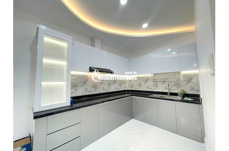 Hẻm gần 4m thông ngay khu vip Tân Sơn Nhì, 56m2, 2 tầng, 5tỷ nhỉnh tặng full NT