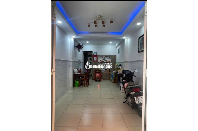 Bán nhà 1 trệt 2 lầu 1 sân thượng ngay khu trung tâm Q5