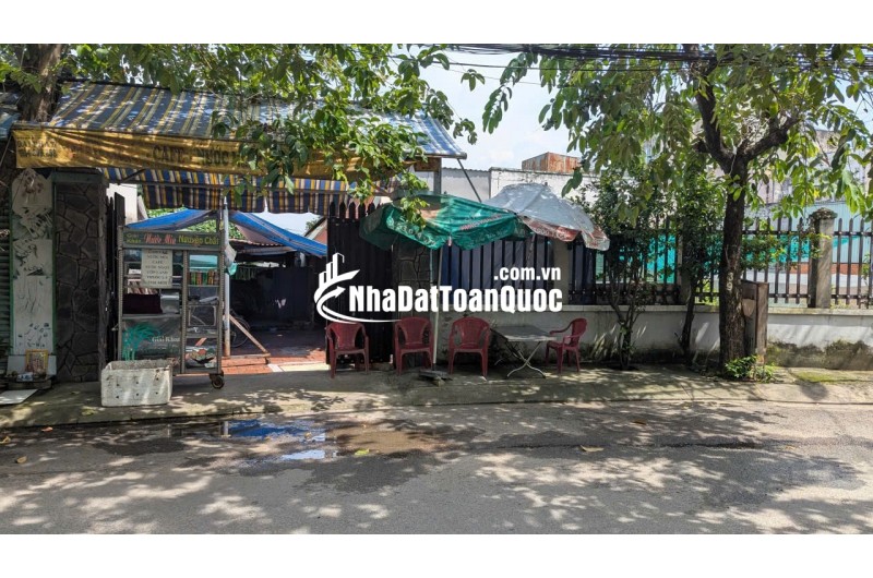 Bán nhà và đất 200m2 mặt tiền đường lớn xã Thới Tam Thôn Hóc Môn