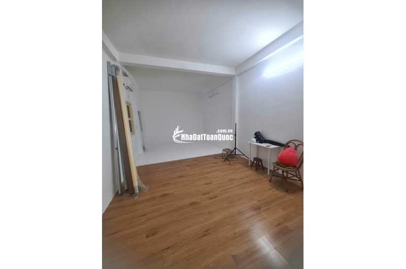 Cho thuê phòng làm việc 50m2 lầu 1 tiện làm editor, designer, quay SP