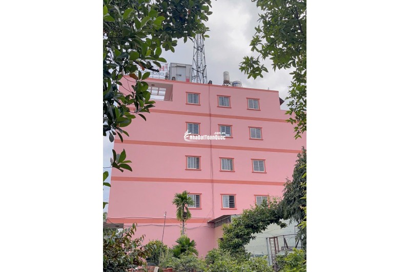 Bán khách sạn 4 lầu đường Võ Thị Hồi Hóc Môn, đang kinh doanh tốt