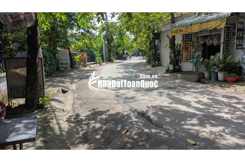 Bán nhà và đất 200m2 mặt tiền đường lớn xã Thới Tam Thôn Hóc Môn