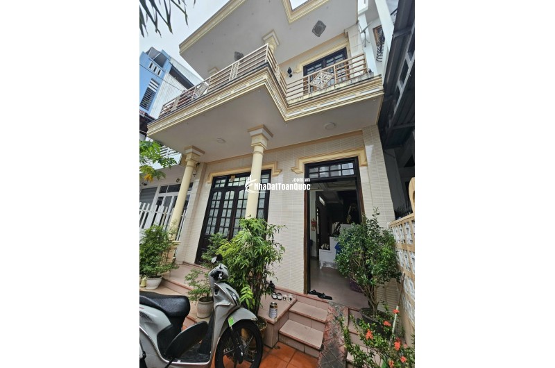 Gia chủ đi nước ngoài cần bán gấp nhà 2 tầng kiên cố đường Lương Văn Can - Tp Huế