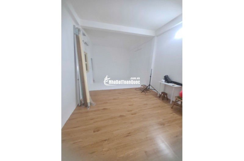 Cho thuê phòng làm việc 50m2 lầu 1 tiện làm editor, designer, quay SP