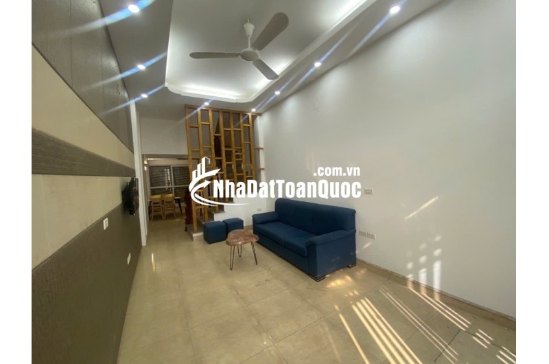 NHÀ ĐẸP HỒNG TIẾN Ở NGAY - GẦN PHỐ GẦN Ô TÔ - TẶNG NỘI THẤT - 30M 5 TẦNG NHỈNH 7 TỶ