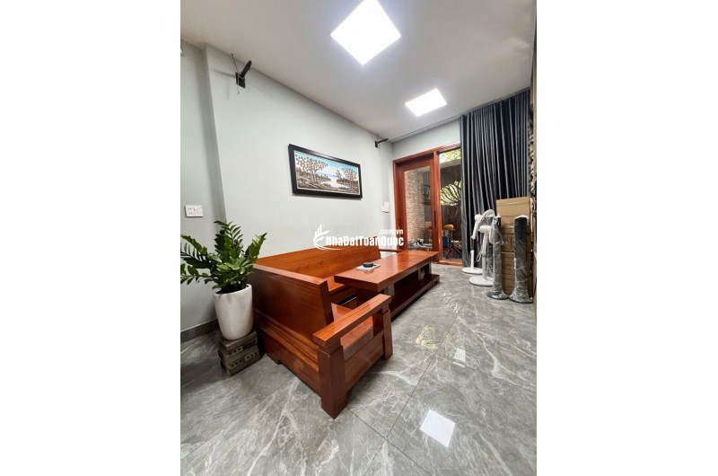 SIÊU PHẨM NHÀ SÁT KHO XĂNG DẦU - KIÊN CỐ - 81M2 8.X TỶ