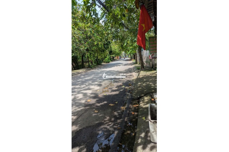 Bán nhà và đất 200m2 mặt tiền đường lớn xã Thới Tam Thôn Hóc Môn