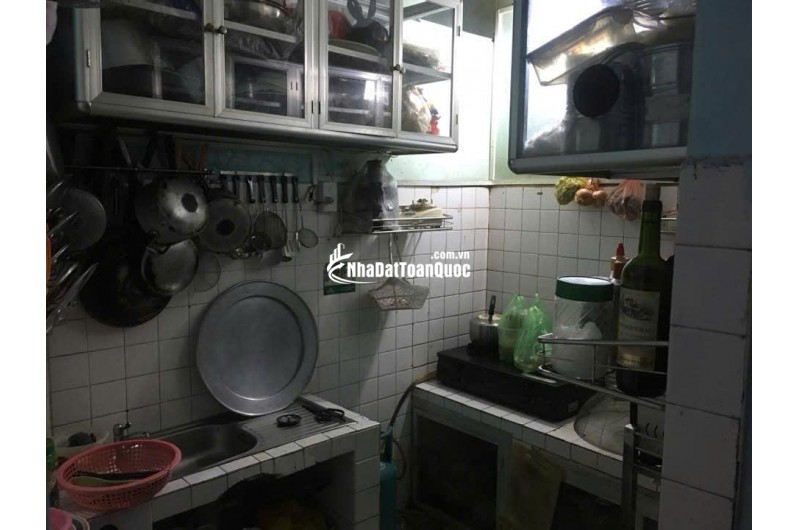 Bán nhà tập thể tầng 2 ngay mặt tiền 638 Lê Hồng Phong Q10