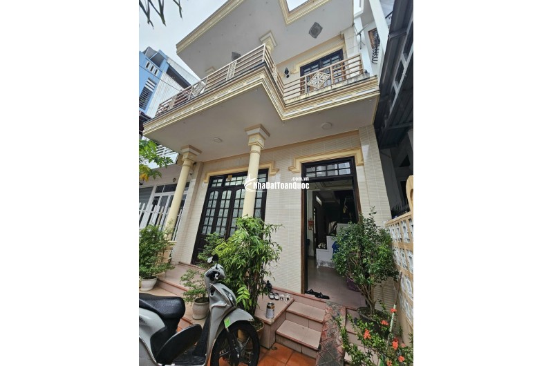 Gia chủ đi nước ngoài cần bán gấp nhà 2 tầng kiên cố đường Lương Văn Can - Tp Huế