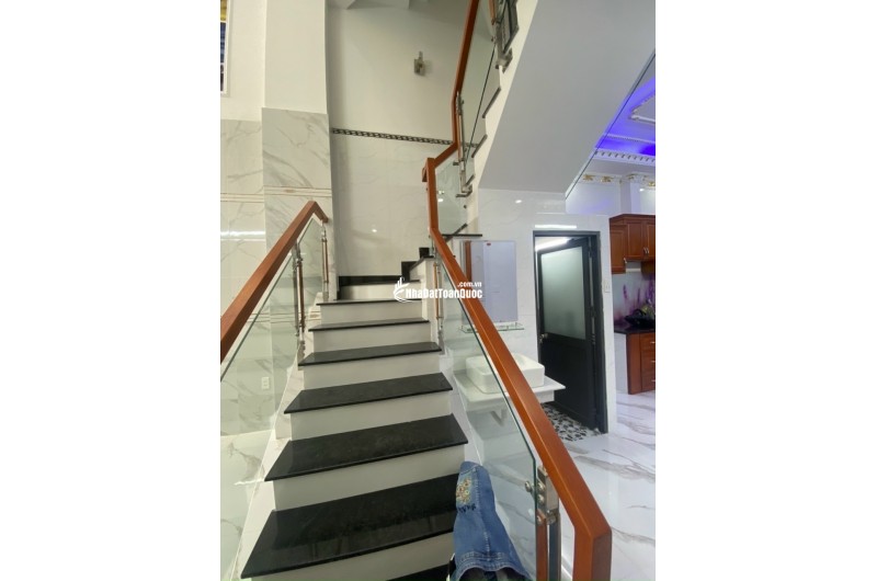 Bán nhà 8x20m 3 lầu có 10 căn hộ cho thuê ở Nguyễn Văn Tạo Nhà Bè