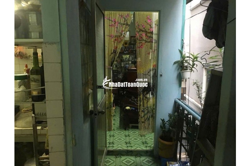 Bán nhà tập thể tầng 2 ngay mặt tiền 638 Lê Hồng Phong Q10