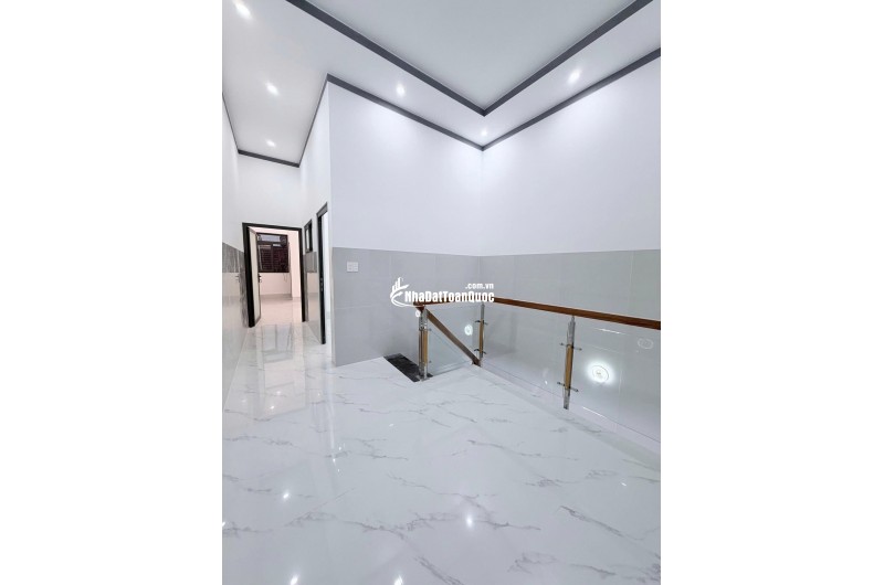 Nhà mới, hẻm 1 xẹt QL13, đối diện chợ Bưng Bầu, TC 60m², đường nhựa 5m, giá 2,65 tỷ