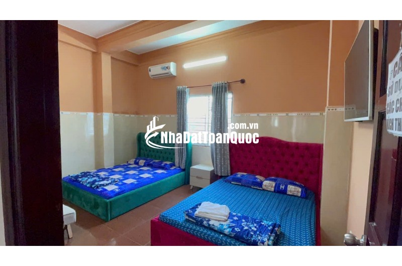 Bán khách sạn 4 lầu đường Võ Thị Hồi Hóc Môn, đang kinh doanh tốt