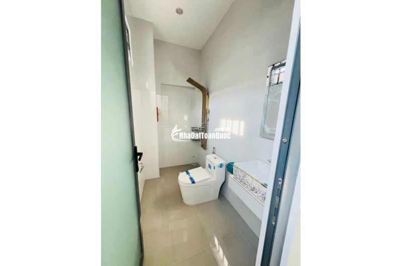 Căn góc Nguyễn Chí Thanh nhà trệt lầu có sân xe hơi giá 2,98 tỷ. Sổ hồng riêng