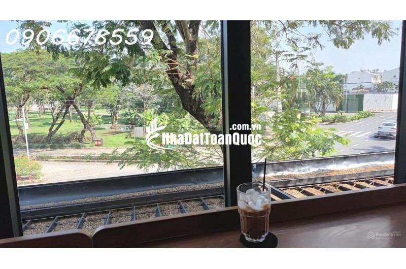 Bán Biệt thự căn góc ngay Hồ Bán Nguyệt Phú Mỹ Hưng Q7