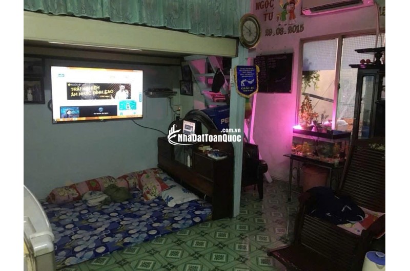 Bán nhà tập thể tầng 2 ngay mặt tiền 638 Lê Hồng Phong Q10