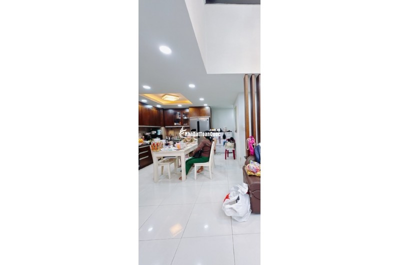 TTQ4 NGAY XÓM CHIẾU ĐOÀN VĂN BƠ - 5TẦNG BTCT - 60M2 - NGANG GẦN 7M - HẺM 3M - CHỈ 7, X TỶ.