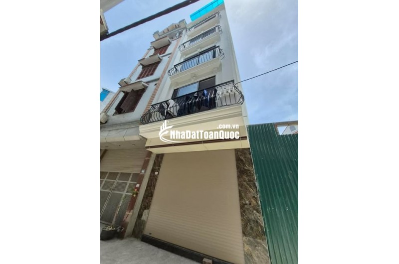 Nhà mặt phố ô tô tránh, mới xây xong, kinh doanh sầm uất, tiềm năng tăng giá tốt.