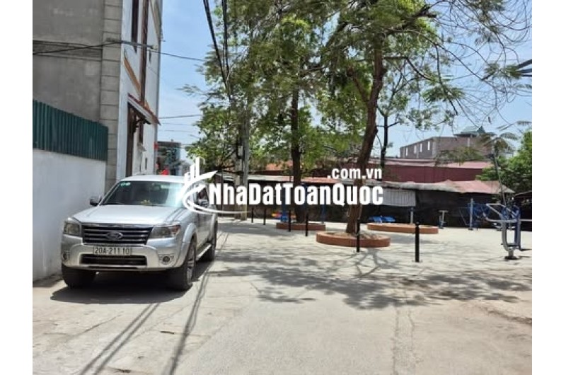 Nhà mặt phố ô tô tránh, mới xây xong, kinh doanh sầm uất, tiềm năng tăng giá tốt.